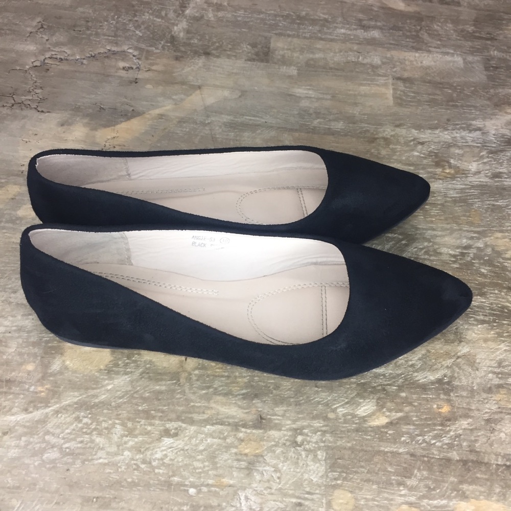 Bella Marie Size 10 Black Flats